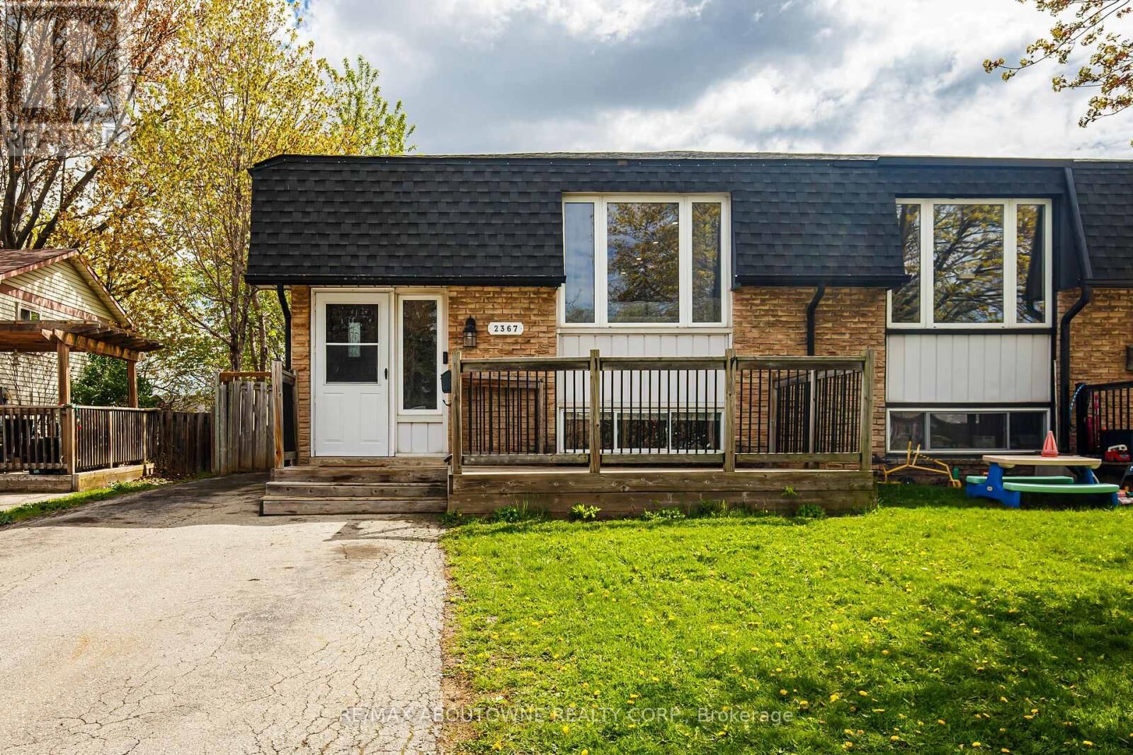 Property Photo:  2367 Middlesmoor Crescent  ON L7P 3X4 