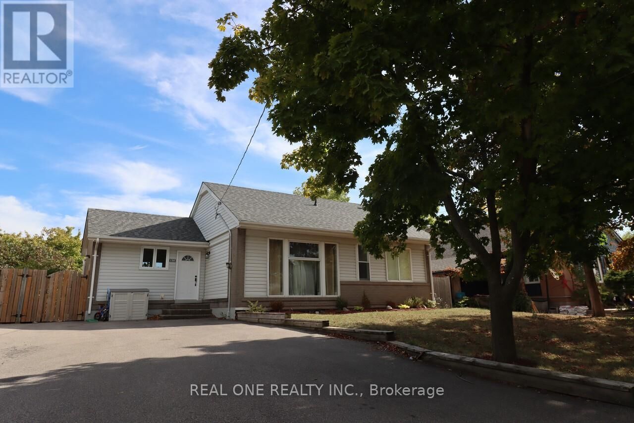 Property Photo:  130 Mayfield Drive  ON L6H 1K7 