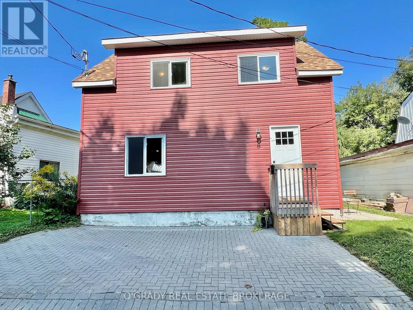Property Photo:  8 Edward Lane  ON K6V 5K5 