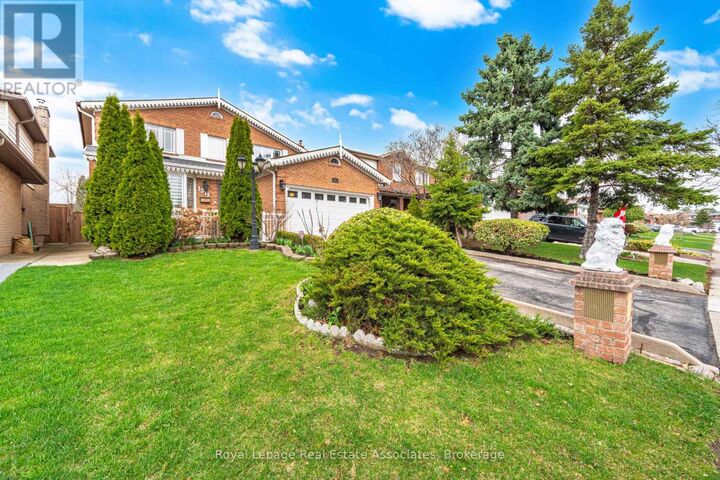 Property Photo:  1311 Underwood Drive  ON L4W 3M9 