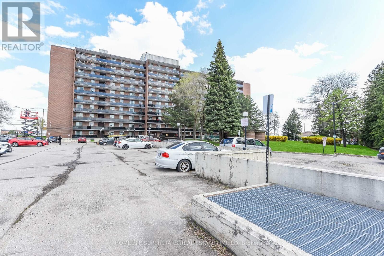 Property Photo:  3533 Derry Road East 511  ON L4T 1B1 