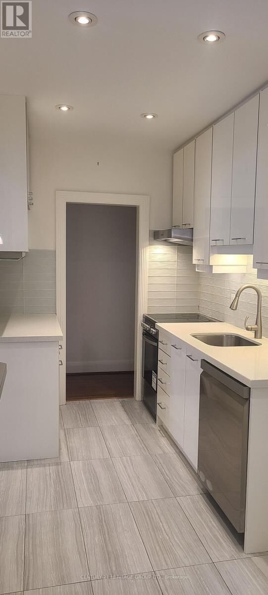 Property Photo:  978 Avenue Road Main  ON M5P 2K8 