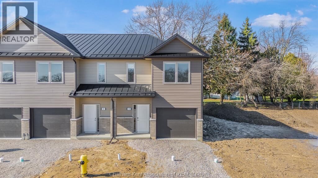 Property Photo:  70 Magnolia Lane  ON N7M 0W7 