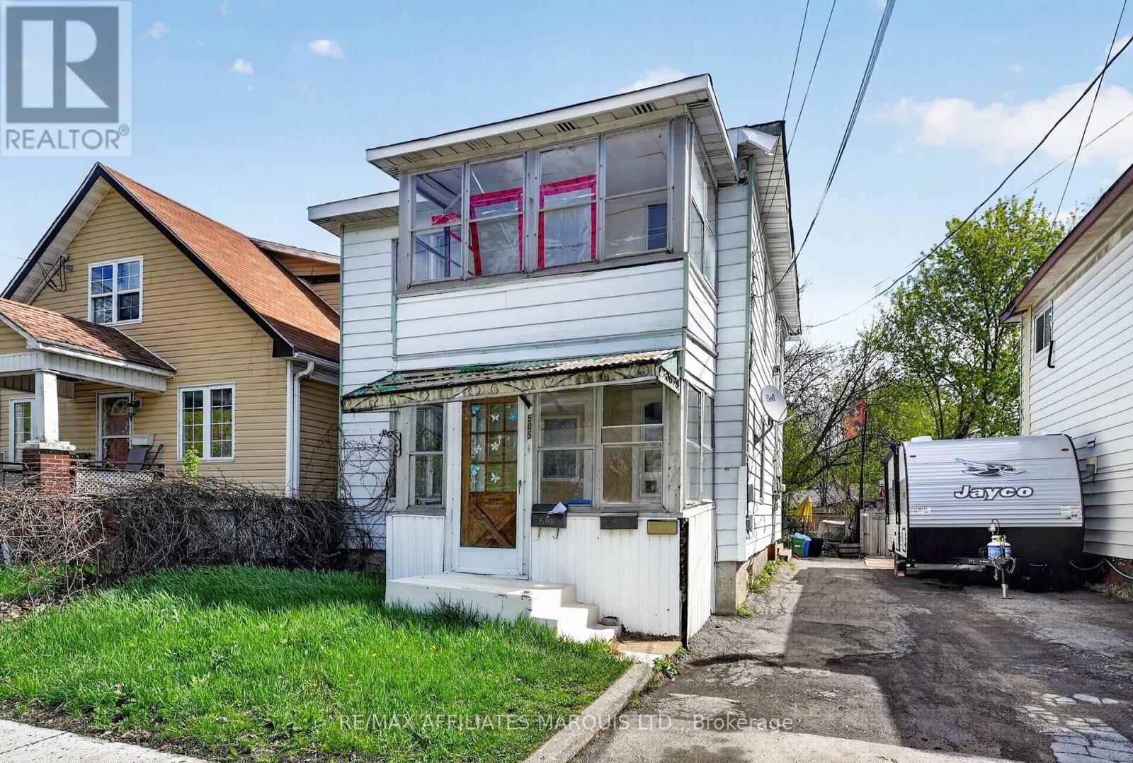 Property Photo:  505 Cumberland Street  ON K6J 4J3 