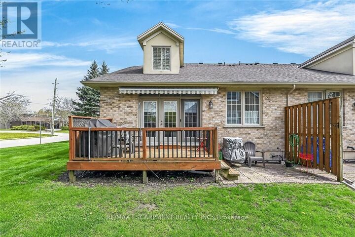 Property Photo:  1041 Pine Street South 22  ON N1A 2N1 