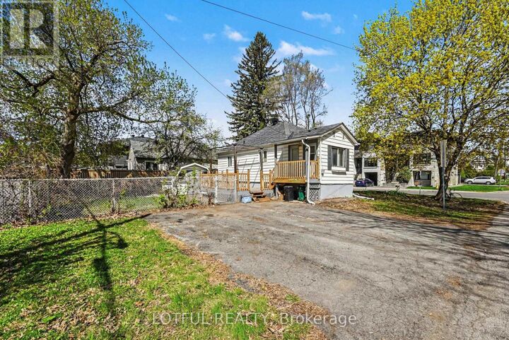 Property Photo:  98 Queen Mary Street 2  ON K1K 1X7 