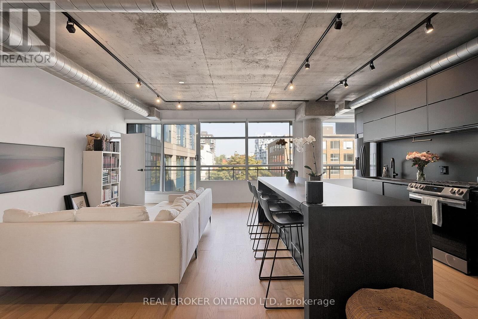 Property Photo:  42 Camden Street 603  ON M5V 1V1 