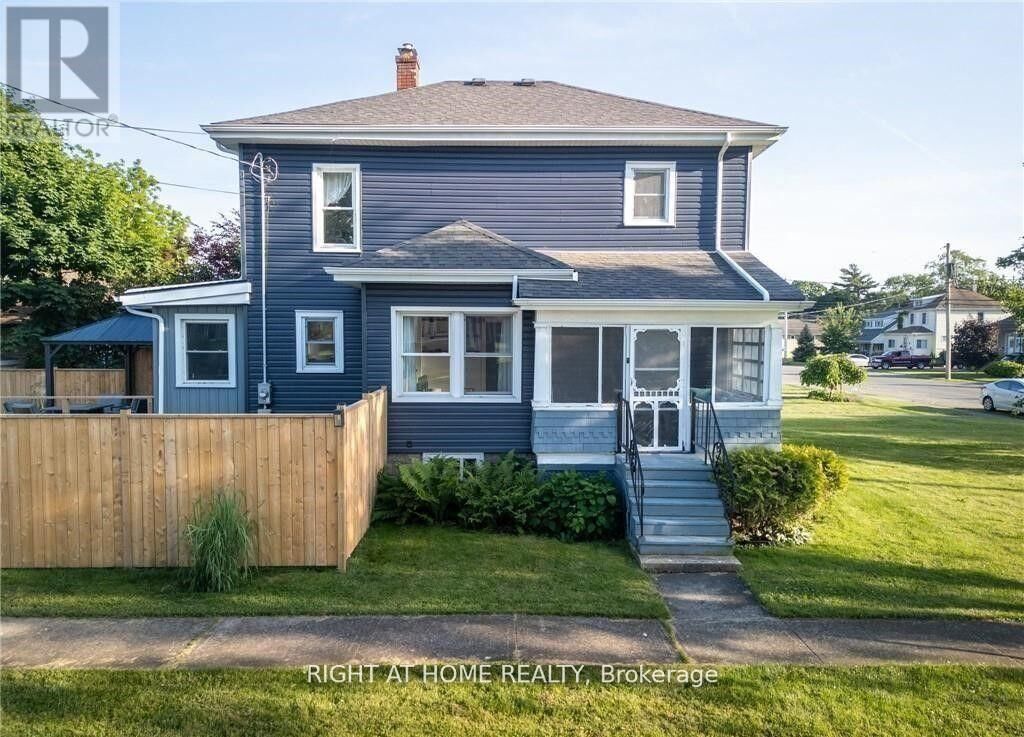 Property Photo:  129 Forest Avenue  ON L3K 5E5 