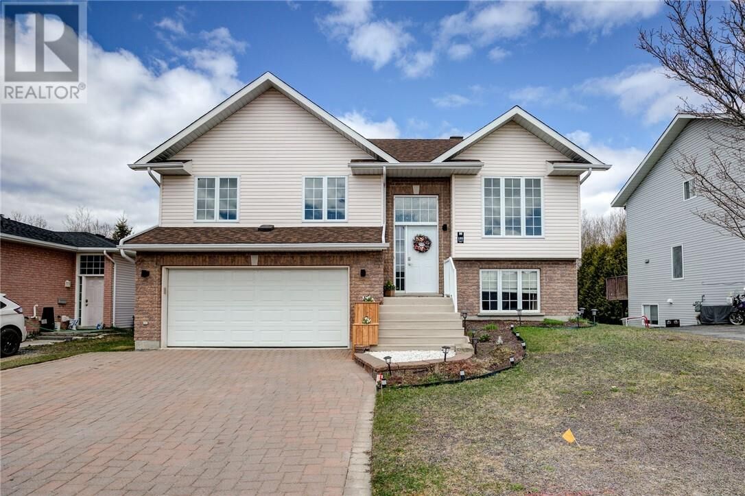 Property Photo:  195 Cedargreen  ON P3L 1W2 
