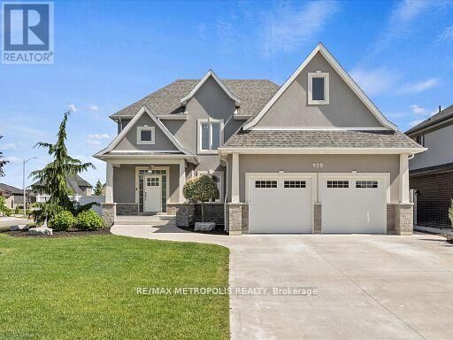 Property Photo:  925 Lakewood Crescent  ON N8L 1G6 