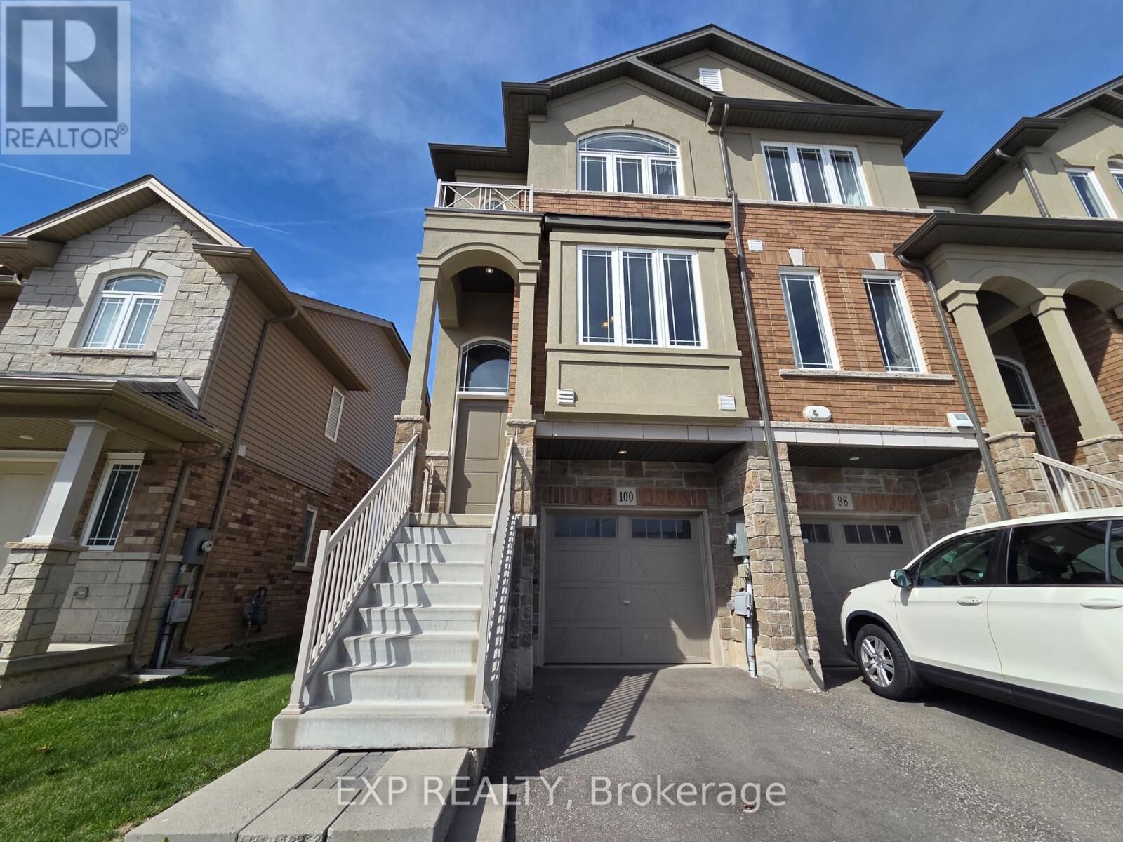 Property Photo:  100 Laguna Village Crescent  ON L0R 1P0 