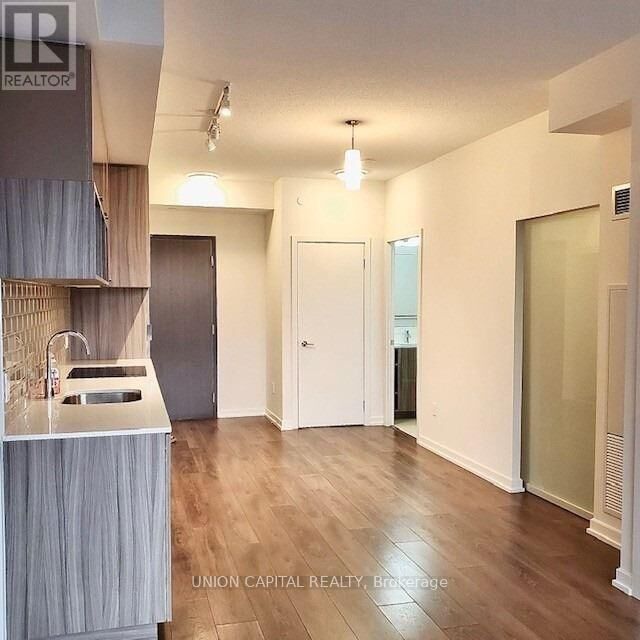 Property Photo:  52 Forest Manor Road 201  ON M2J 0E2 