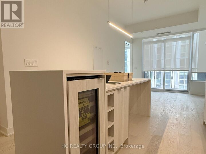Property Photo:  11 Yorkville Avenue 2107  ON M4W 1L2 
