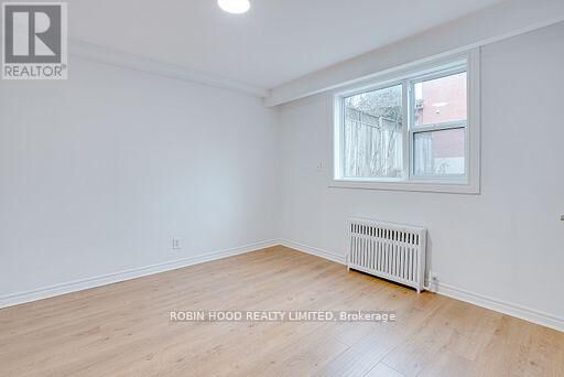 Property Photo:  104 Gloucester Grove Ph1  ON M6C 2A8 