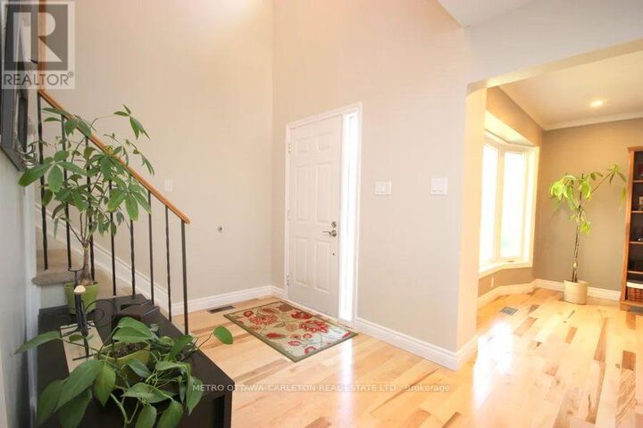 Property Photo:  18 Chickasaw Crescent  ON K2M 1M4 