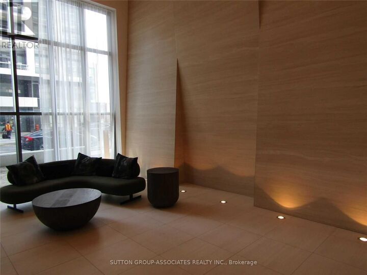 Property Photo:  70 Annie Craig Drive 5203  ON M8V 0G2 