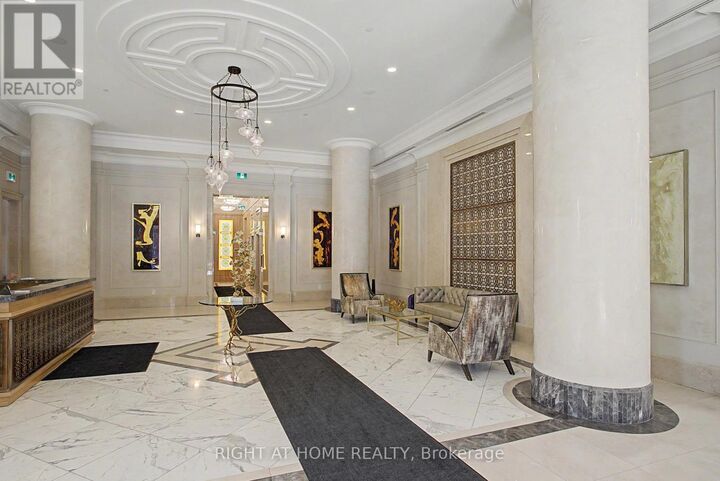 Property Photo:  36 Elm Drive West 3202  ON L5B 0N3 