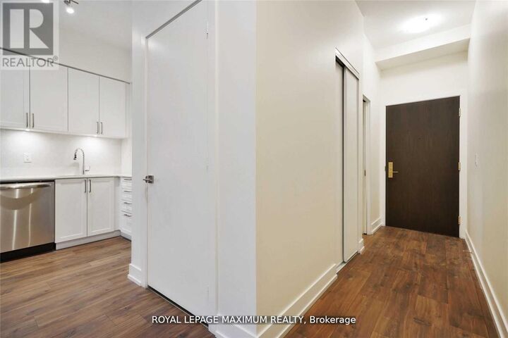 Property Photo:  278 Buchanan Drive East 122E  ON L3R 6J1 