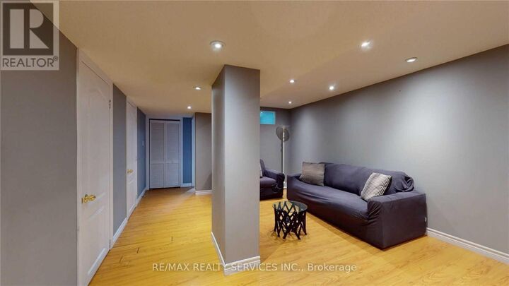 Property Photo:  44 Elmstead Court  ON L6Y 4C2 