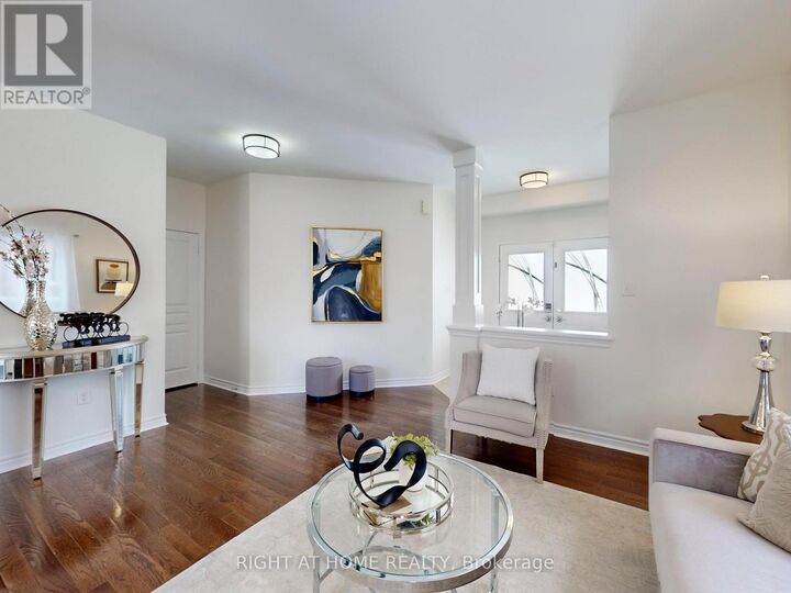 Property Photo:  20 Charlemagne Avenue  ON L4M 0A7 