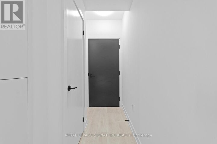 Property Photo:  117 Broadway Avenue 1613  ON M4P 1V3 