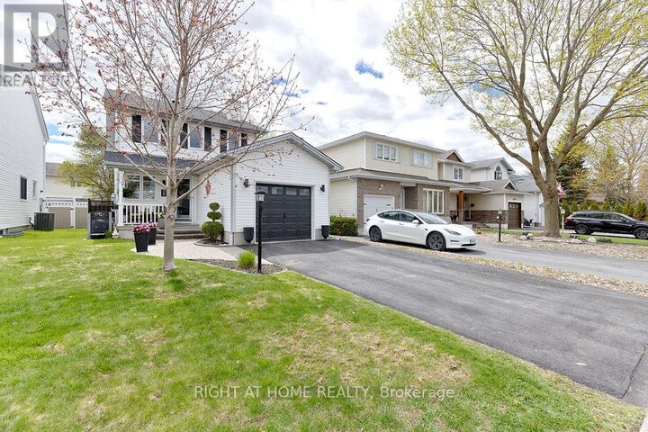 Property Photo:  29 Peacock Crescent  ON K2J 3P8 