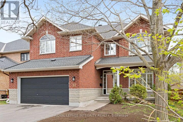 Property Photo:  41 Bramblewood Crescent North  ON K2M 2H2 