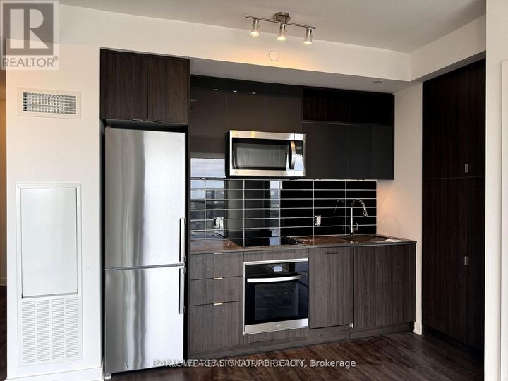 Property Photo:  70 Princess Street Lph2904  ON M5A 0X6 
