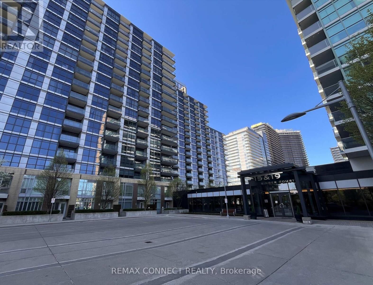Property Photo:  19 Singer Court 1812  ON M2K 0B2 