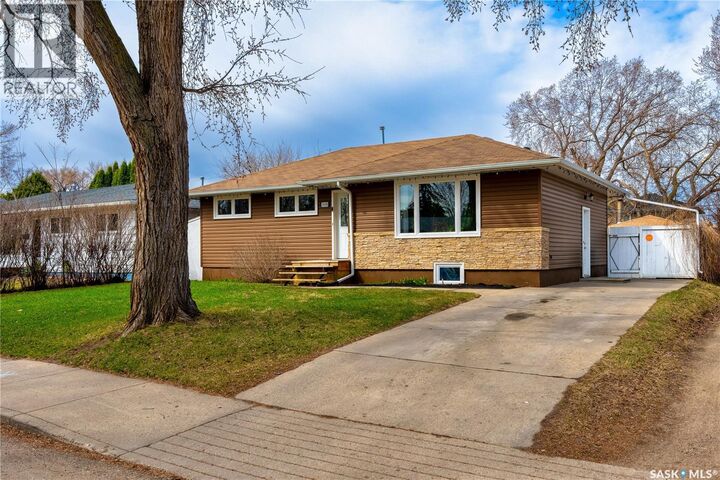 Property Photo:  2406 Irvine Avenue  SK S7J 2A8 
