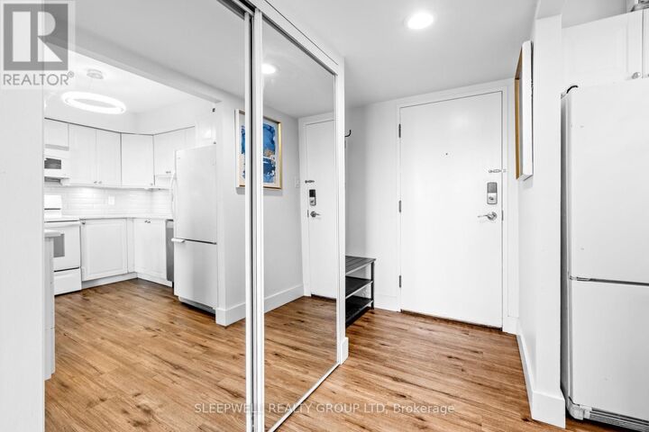 Property Photo:  199 Kent Street 2204  ON K2P 2K8 