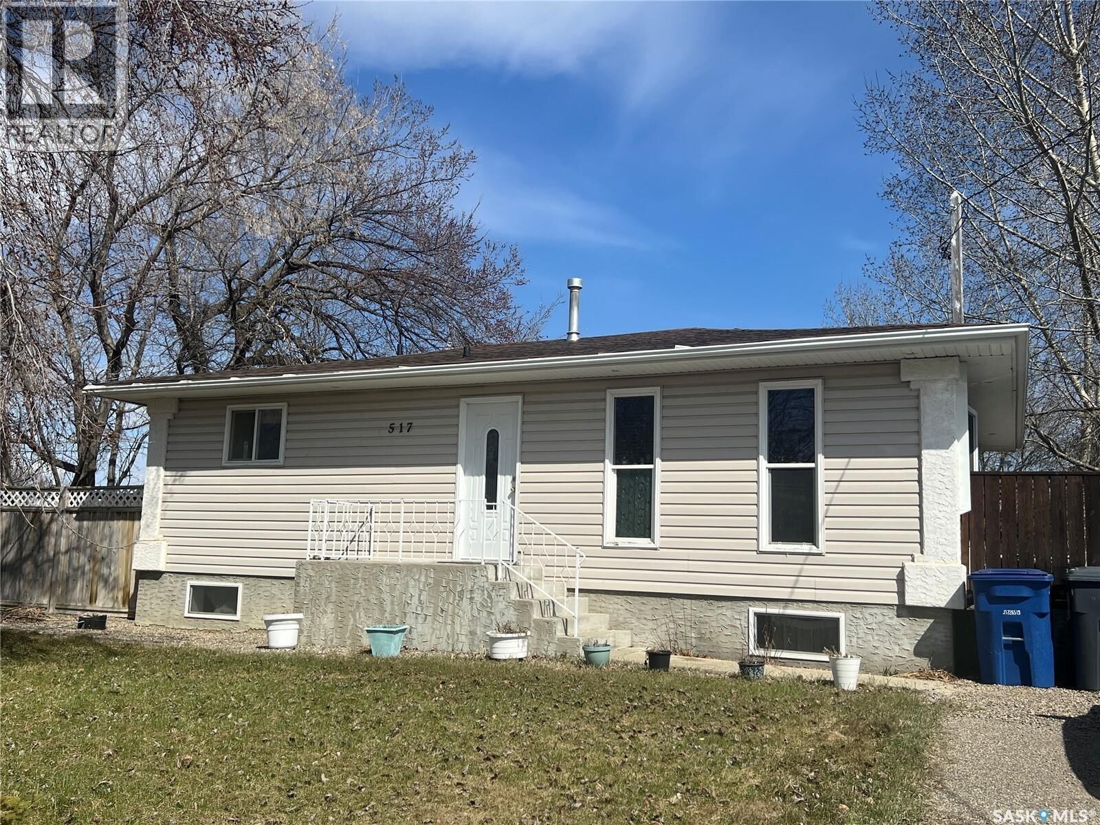 Property Photo:  517 Lake Street  SK S0A 0X0 