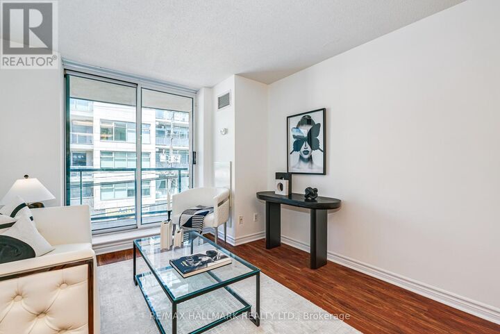 Property Photo:  1863 Queen Street East 311  ON M4L 3Y6 