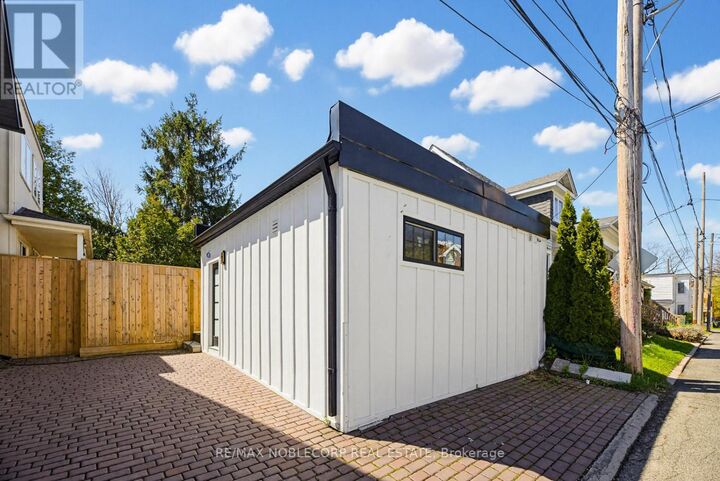 Property Photo:  108 Enderby Road 5  ON M4E 2S5 