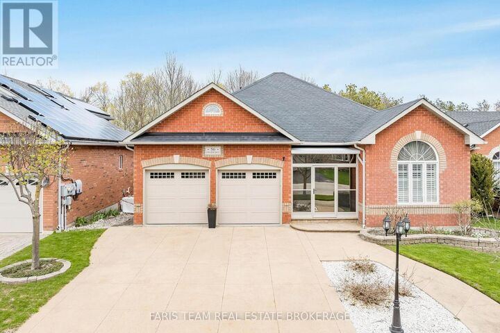Property Photo:  56 Edwards Drive  ON L4N 9K8 