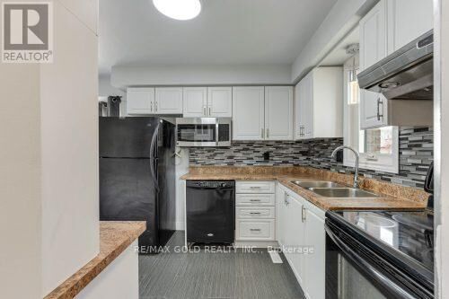 Property Photo:  83 Speight Crescent  ON N5V 3W7 