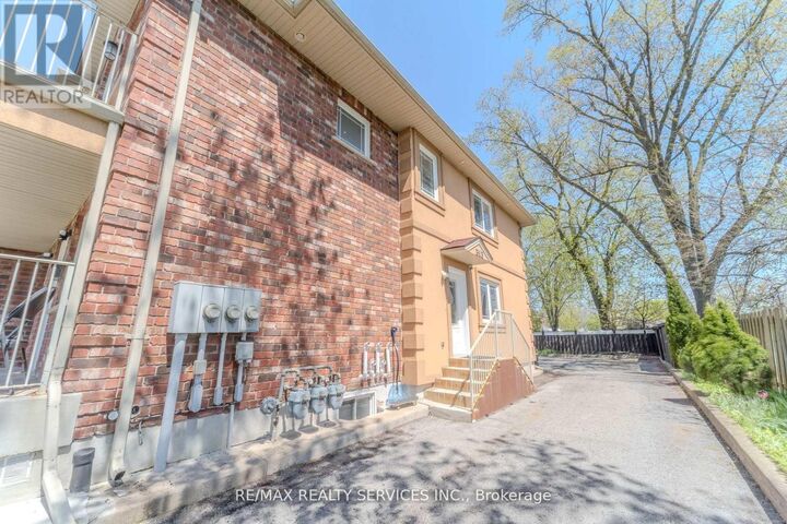 Property Photo:  8006 Norton Street South  ON L2G 6R9 