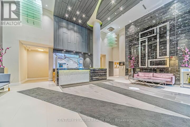 Property Photo:  9199 Yonge Street Southeast 903se  ON L4C 1H7 