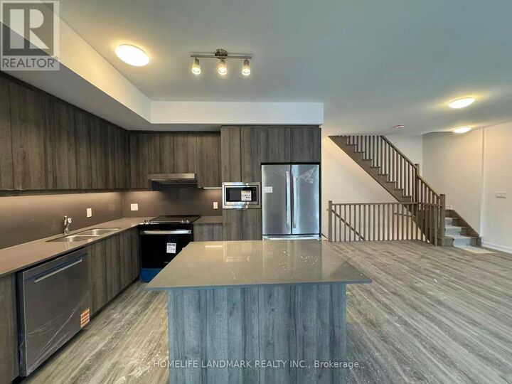 Property Photo:  15 Kerns Lane  ON L4E 1M1 