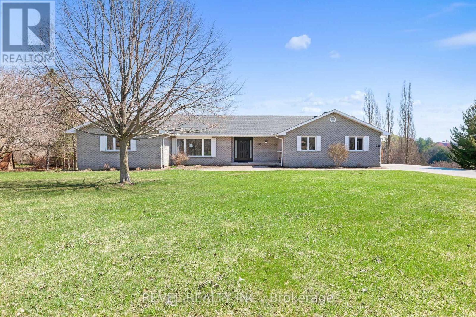 Property Photo:  30 Castle Harbour Drive  ON L9L 1P5 