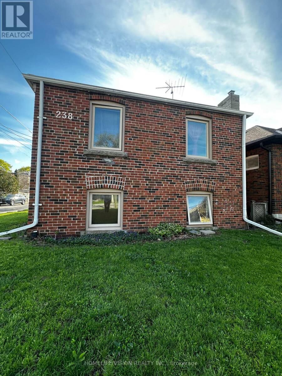 Property Photo:  238 Glebemount Avenue 1  ON M4C 3V2 