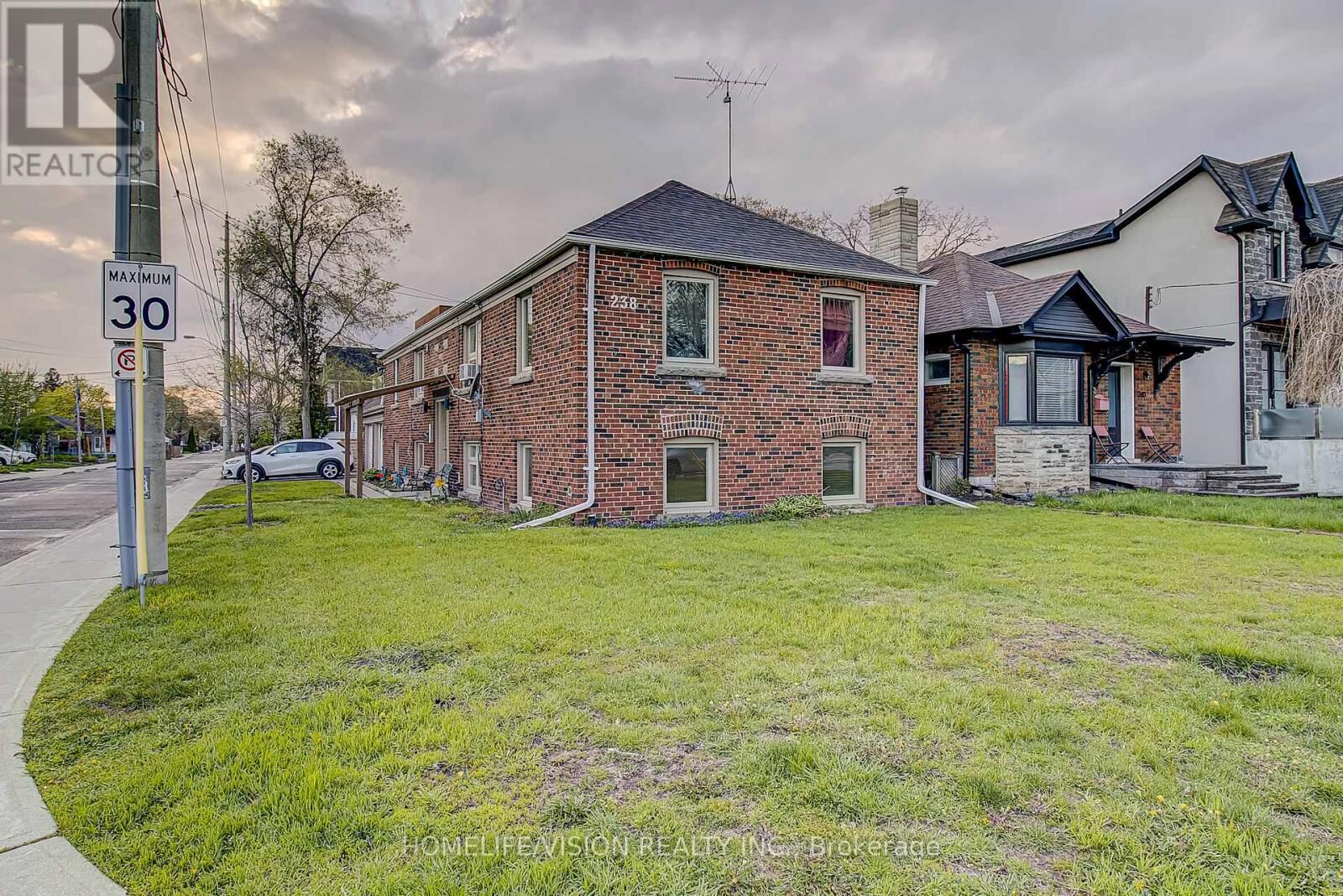 Property Photo:  238 Glebemount Avenue 1  ON M4C 3V2 