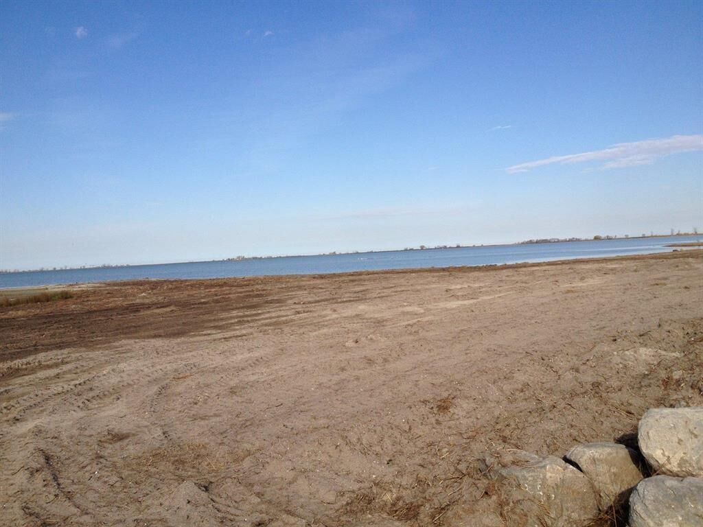 Property Photo: 65 Lake Ave, Oak Point Resort Park MB R0C 0A0