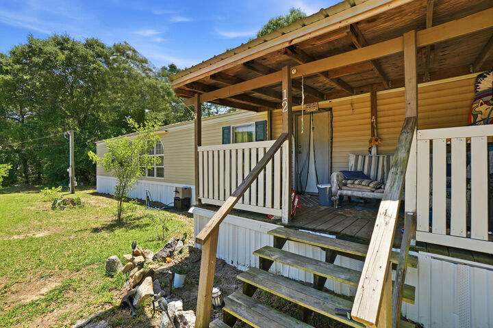 Property Photo: 12 E Royal Palm Avenue FL 32433
