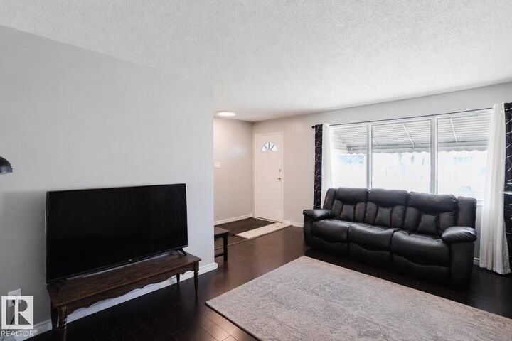 Property Photo:  10325 152 Street NW  AB T5P 1Y4 
