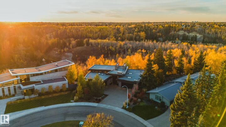 Property Photo:  112 Westbrook Drive NW  AB T6J 2E1 