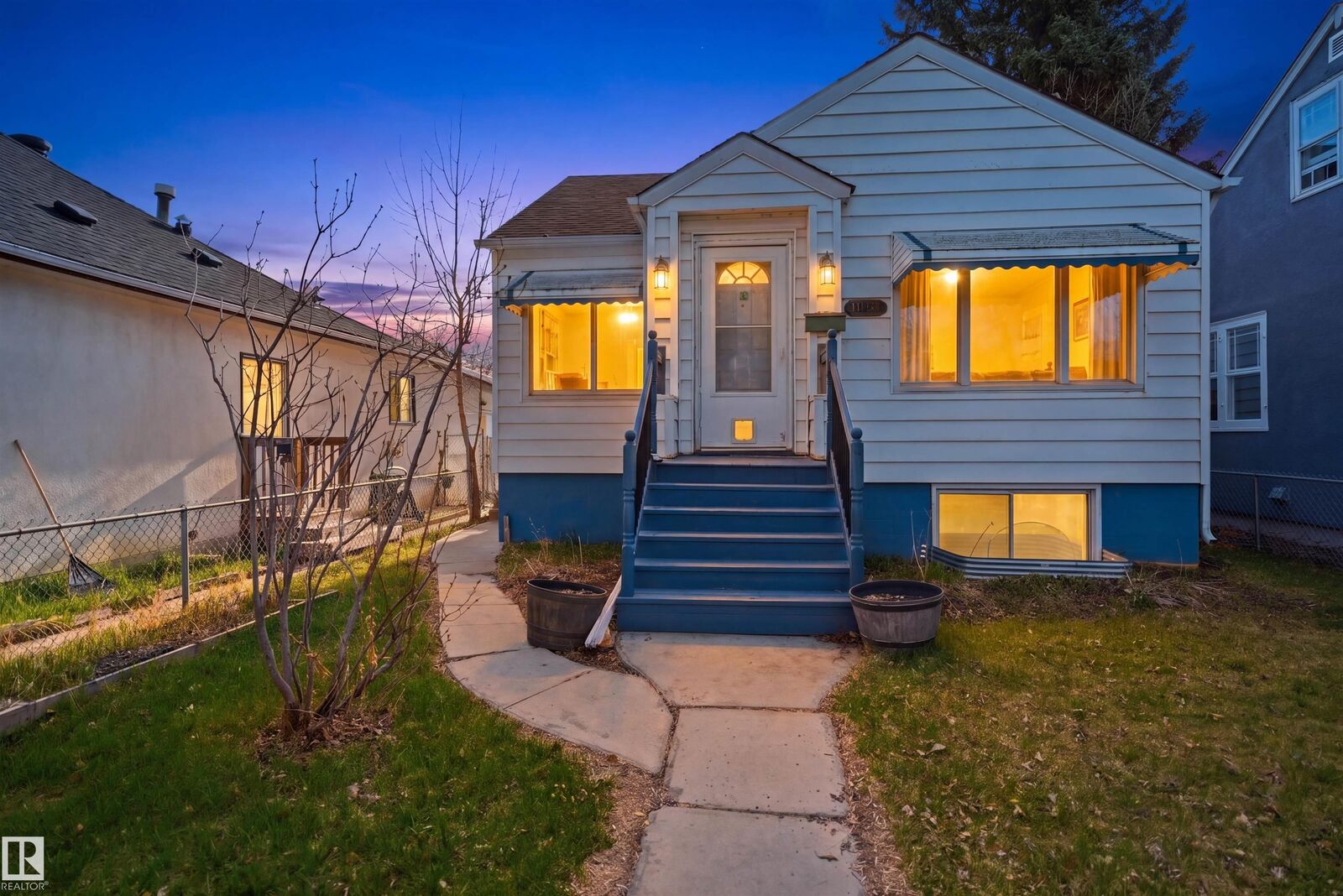 Property Photo:  11617 89 Street NW  AB T5B 3V3 