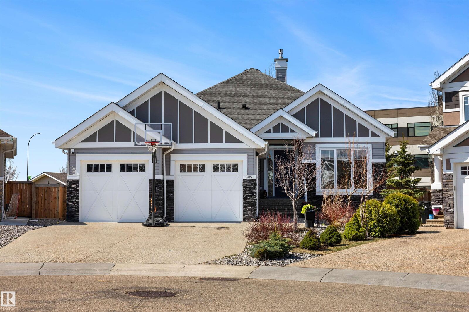 Property Photo:  9055 24 Avenue SW  AB T6X 0P4 
