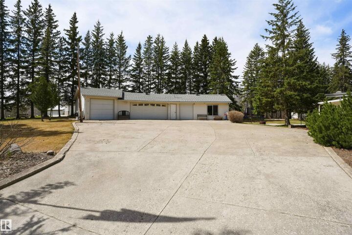 Property Photo:  55107 Rge Road 33 112  AB T0E 1A0 