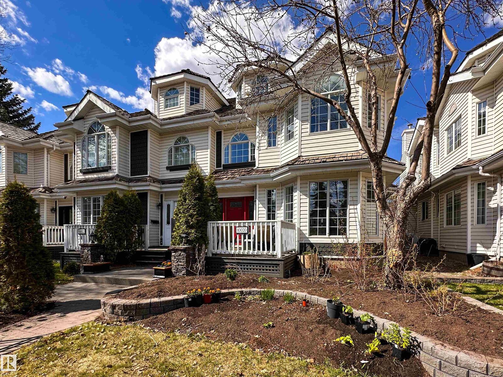 Property Photo:  10020 97 Avenue NW  AB T5K 0B1 